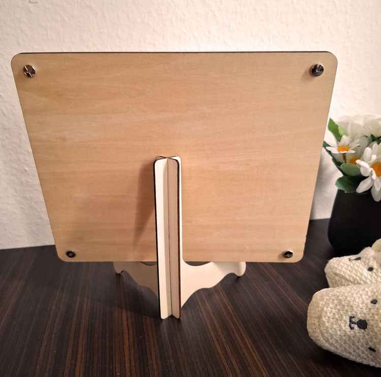 Personalisierte Geschenkidee zur Geburt – Holz-Bilderrahmen mit Gravur & Name (25 x 20,5 cm, Foto 15 x 10 cm)