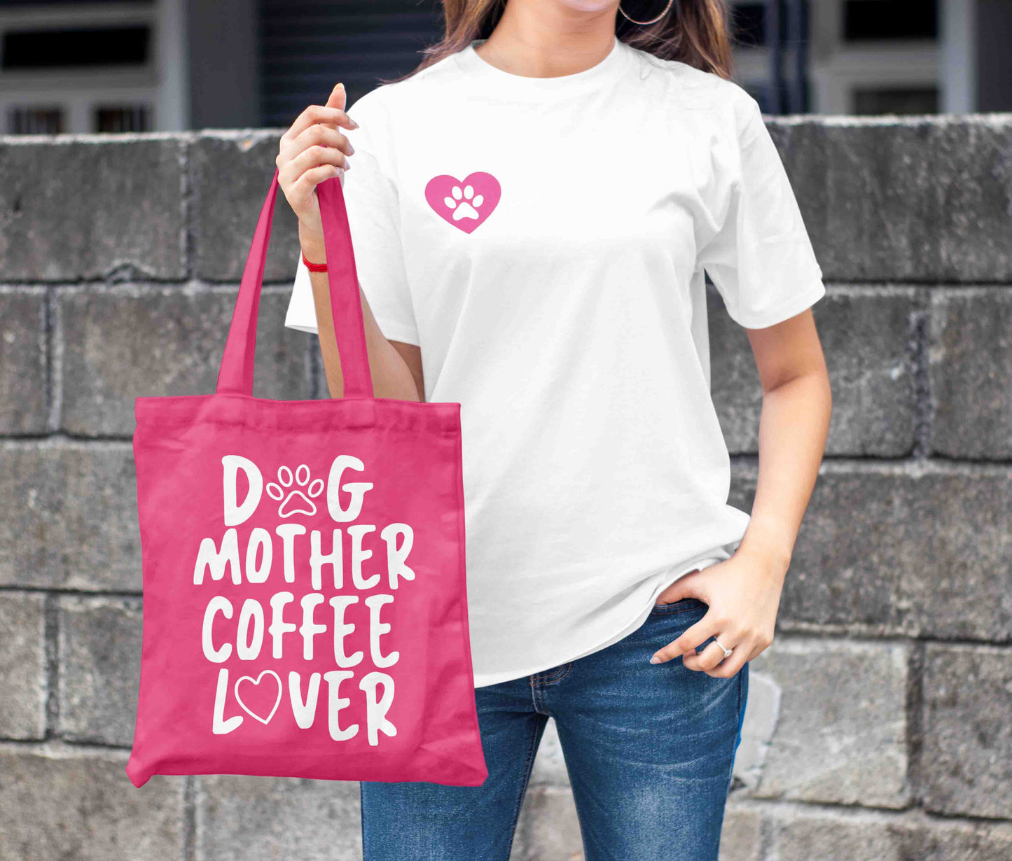 Pinke Baumwolltasche bedruckt mit dem Motiv - Dog Mother, Coffee Lover in weiß