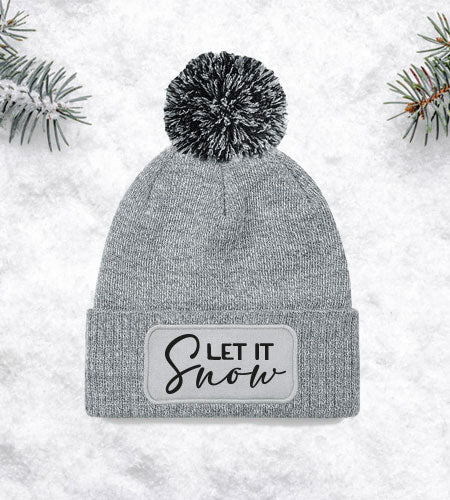 Trendige Mütze mit dem Aufdruck "Let It Snow" – ideal für winterliche Abenteuer und gemütliche Tage.