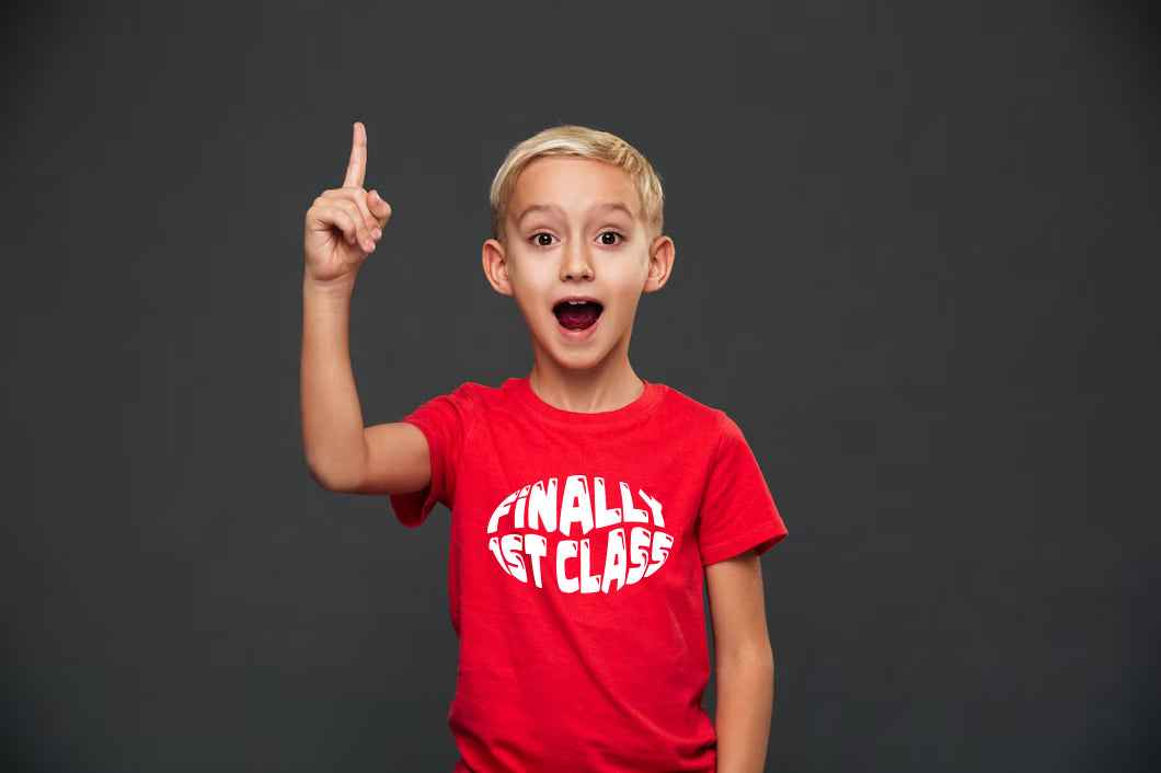 🔥 Bügelmotiv "FINALLY 1ST CLASS" - Der coole Style für deinen ABC-Schützen!