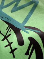 Cooler grüner Hoodie, der einen Bären zeigt. Bequem und lässig für jeden Anlass!