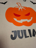 Personalisierte Baumwolltasche mit Kürbis und Fledermäusen, aufgedruckt mit dem Namen Julian – perfekt für Halloween!