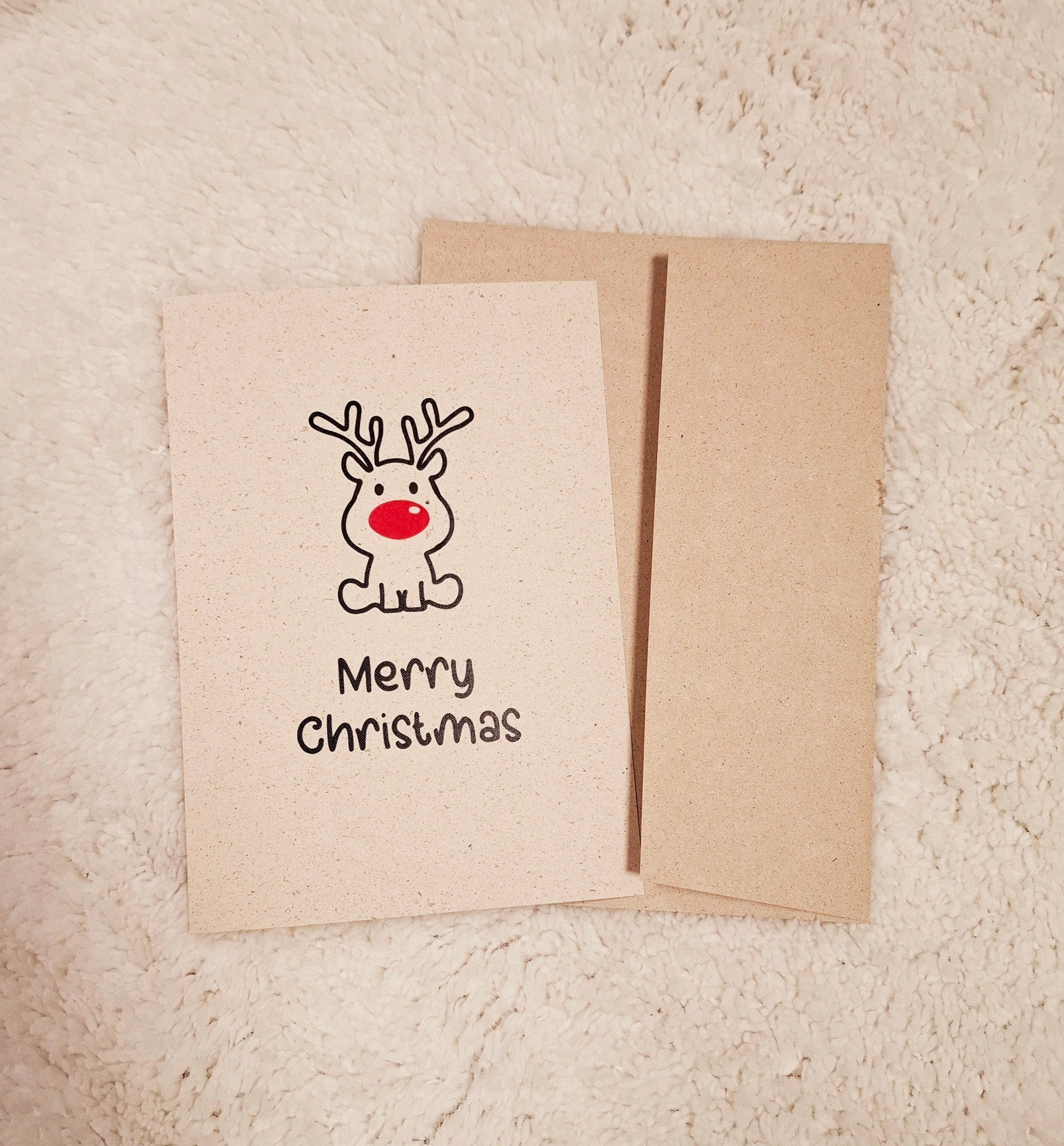 A5 Weihnachtskarte mit einem niedlichen Rentier und dem Schriftzug "Frohe Weihnachten".