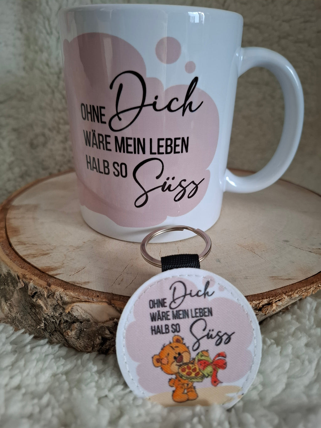 bedrucktes Becher zum Valentinstag oder für den/die Liebsten
Bärchen mit Pralinenschachtel und Text "ohne dich wäre mein Leben halb so Süss"