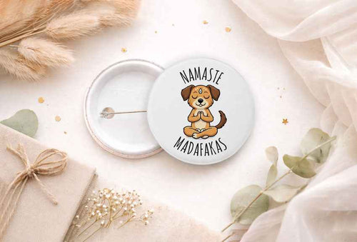 44 mm Button „Namaste Madafakas“ - Lustiger Hunde Button mit Humor - AC Designs