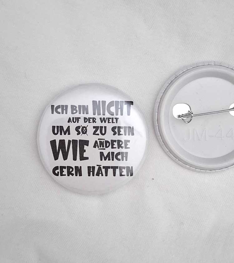 44 mm Statement-Button „Ich bin nicht auf der Welt…“ – Ansteckbutton mit Spruch - AC Designs