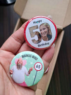 44mm Geburtstags-Button „Verkehrsschild“ - Anstecker mit Sicherheitsnadel - AC Designs