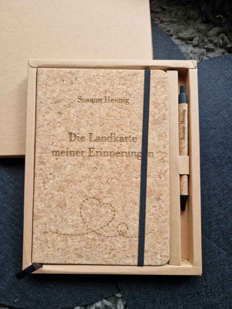 „Die Landkarte meiner Erinnerungen“ – Personalisiertes DIN A5 Kork-Notizbuch mit Stift & Lasergravur