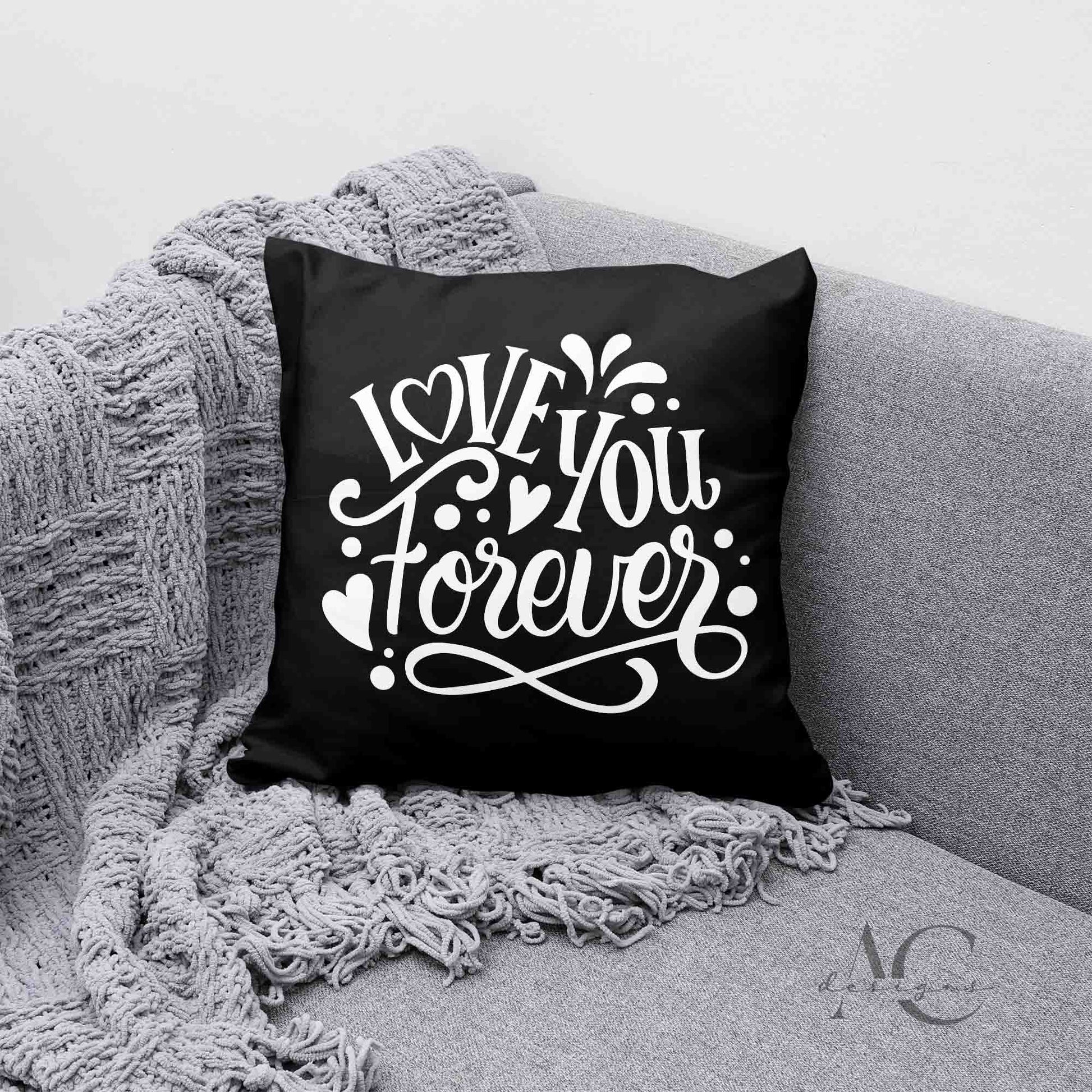 Bedruckter Kissenbezug mit der Aufschrift "Love you forever" – ein romantisches Geschenk für jeden Anlass.