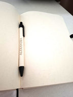 Personalisiertes A5-Notizbuch mit Wunschname & graviertem Buchstaben