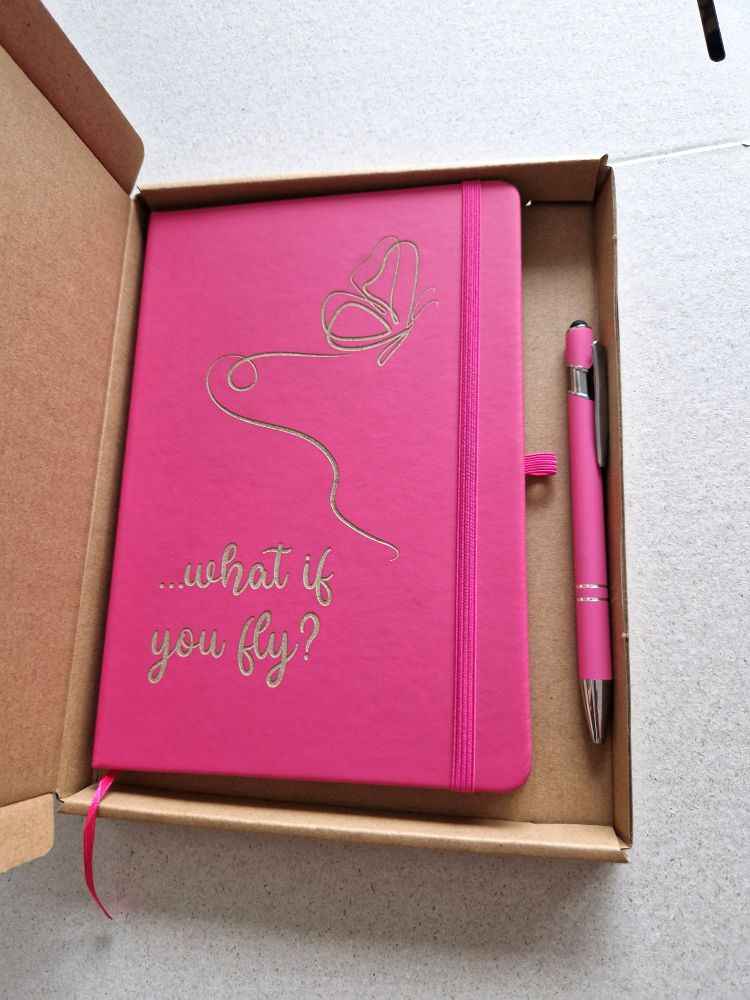 A5 Notizbuch mit Kugelschreiber - „…what if you fly?“ | Hardcover mit Lasergravur | 80 linierte Seiten | Geschenk & Business-Notizbuch