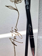 Personalisiertes Notizbuch & Kugelschreiber Set mit Lasergravur – Nachhaltiges A5 Steinpapier Notizbuch & recycelter Aluminium Pen – Name frei wählbar