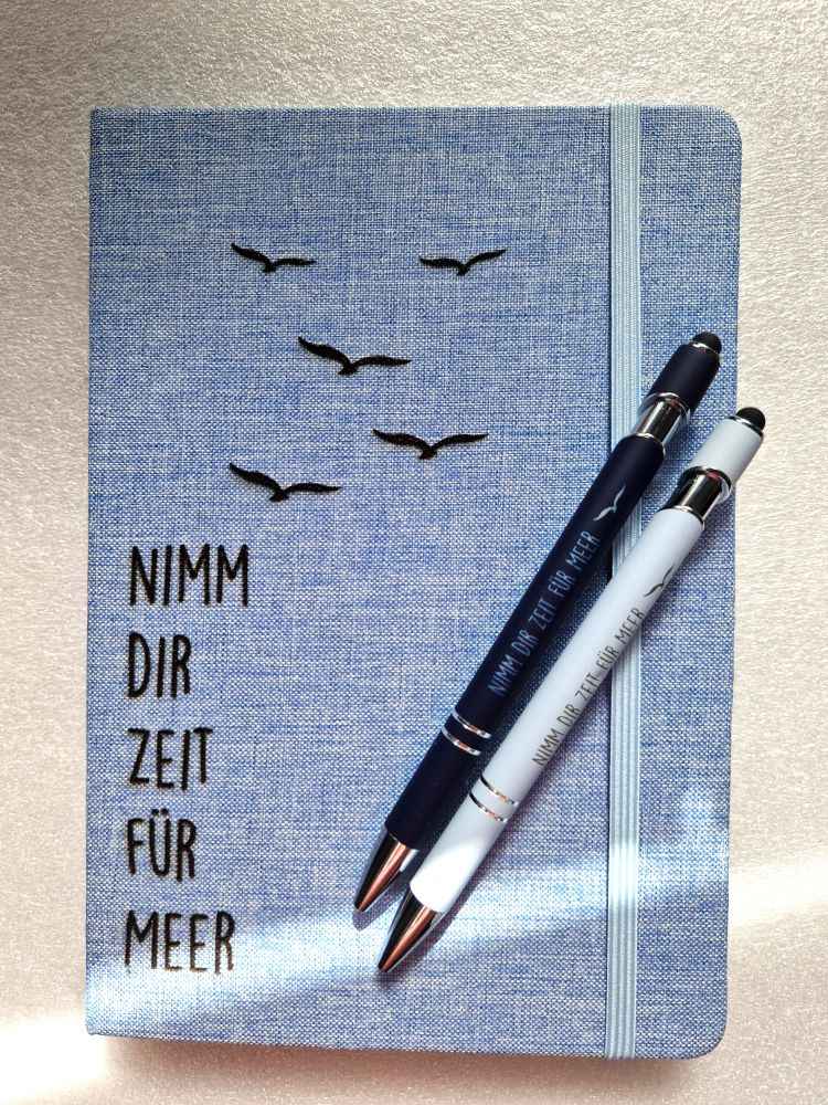 A5 Notizbuch & Kugelschreiber Set „Zeit für Meer“ – Hell- oder Dunkelblau, personalisierbar