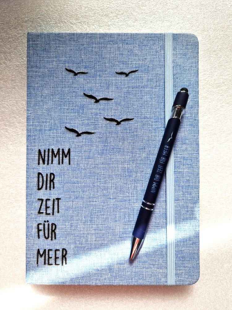 A5 Notizbuch & Kugelschreiber Set „Zeit für Meer“ – Hell- oder Dunkelblau, personalisierbar