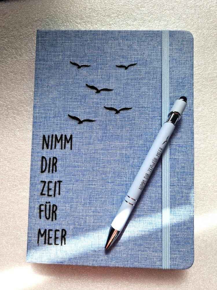 A5 Notizbuch & Kugelschreiber Set „Zeit für Meer“ – Hell- oder Dunkelblau, personalisierbar