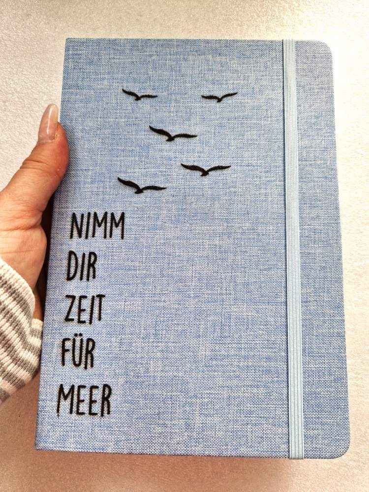 A5 Notizbuch & Kugelschreiber Set „Zeit für Meer“ – Hell- oder Dunkelblau, personalisierbar