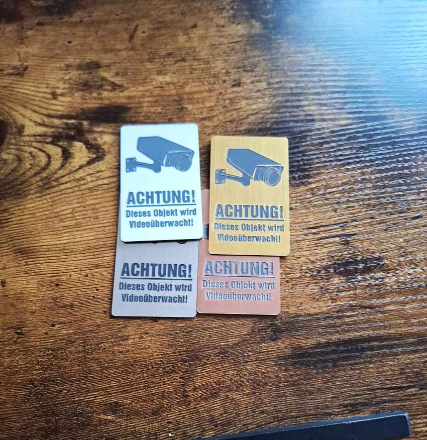 Achtung Kameraüberwachung Schild 8x5 cm | Warnschild Videoüberwachung | Gravur Schild | Silber, Gold, Roségold oder Weiß