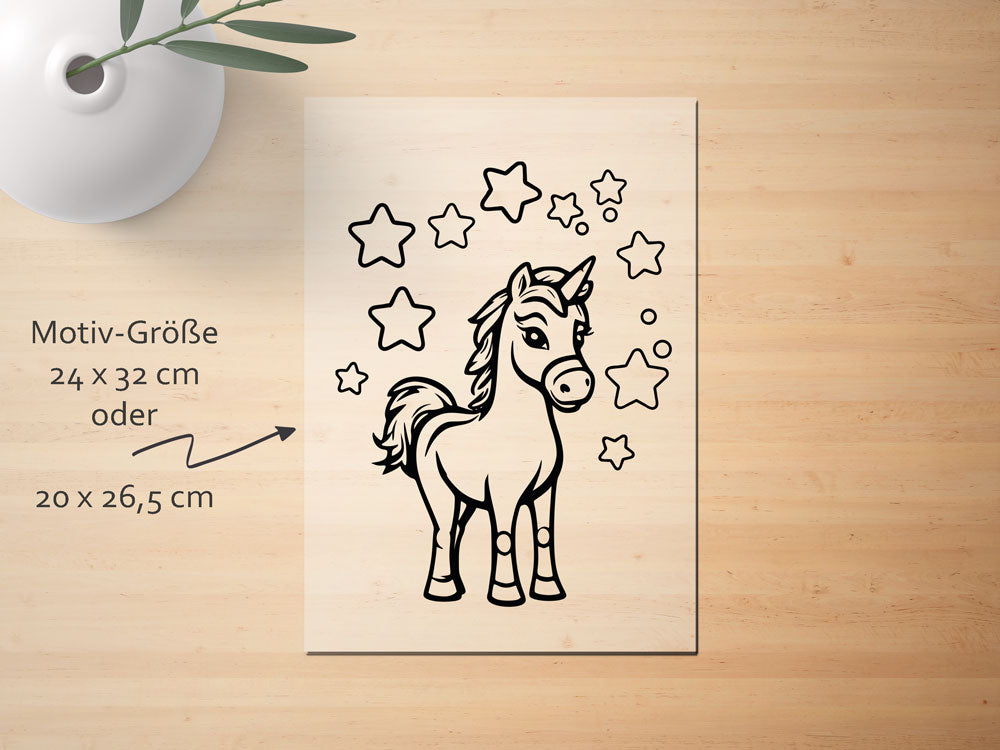 Ein fantasievolles Pferd mit Sternen, das zum Ausmalen einlädt und Spaß für DIY-Projekte auf Textilien bietet.