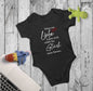 Bügelmotiv 'Glück hat einen Namen' – Personalisierbarer Baby-Aufdruck (12x17 cm) | Für Bodys & Kinder-T-Shirts | Waschbar bis 30°C | Inkl. Anleitung + Schneller Versand
