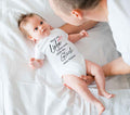 Bügelmotiv 'Glück hat einen Namen' – Personalisierbarer Baby-Aufdruck (12x17 cm) | Für Bodys & Kinder-T-Shirts | Waschbar bis 30°C | Inkl. Anleitung + Schneller Versand