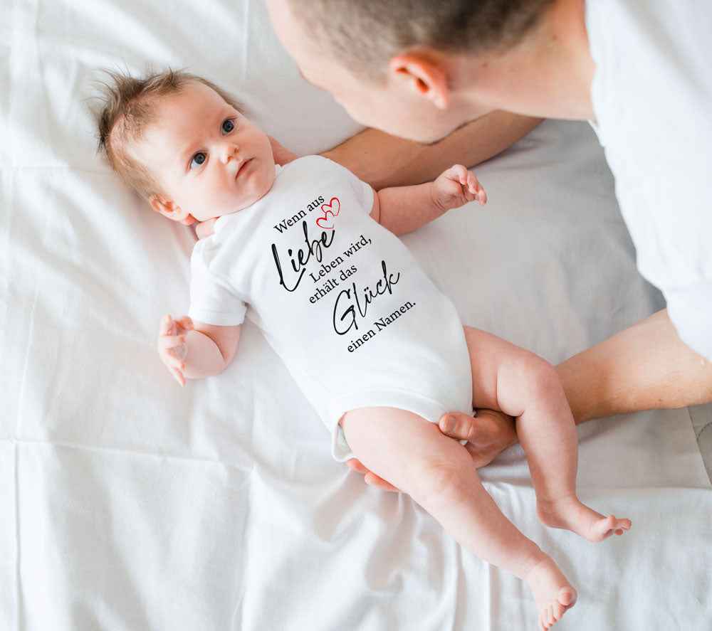 Bügelmotiv 'Glück hat einen Namen' – Personalisierbarer Baby-Aufdruck (12x17 cm) | Für Bodys & Kinder-T-Shirts | Waschbar bis 30°C | Inkl. Anleitung + Schneller Versand