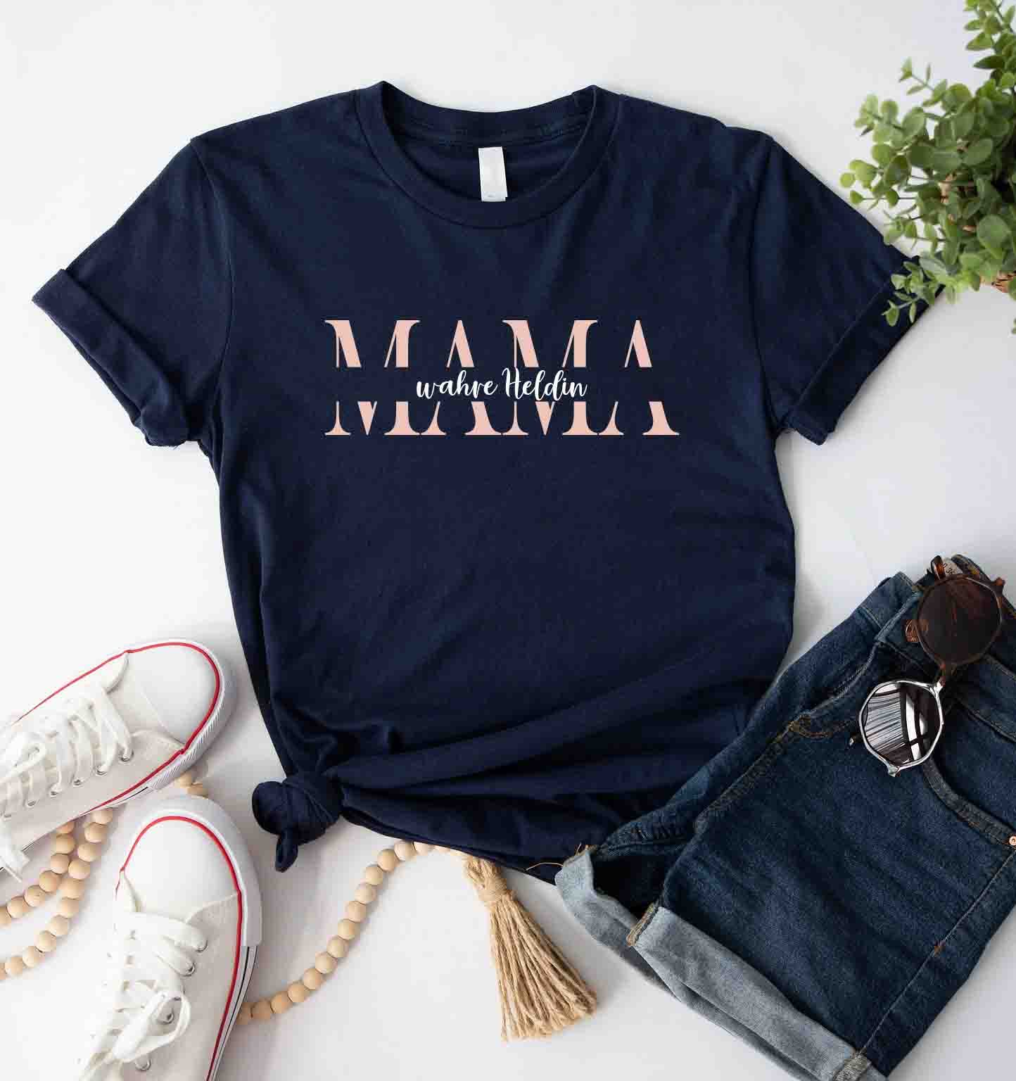 Bügelmotiv 'MAMA' in Rosegold – Personalisierbar mit Text | Bügeltransfer für T-Shirts & Stoffe Inkl. Anleitung – Perfekt für Muttertag, Geburtstag & mehr - AC Designs