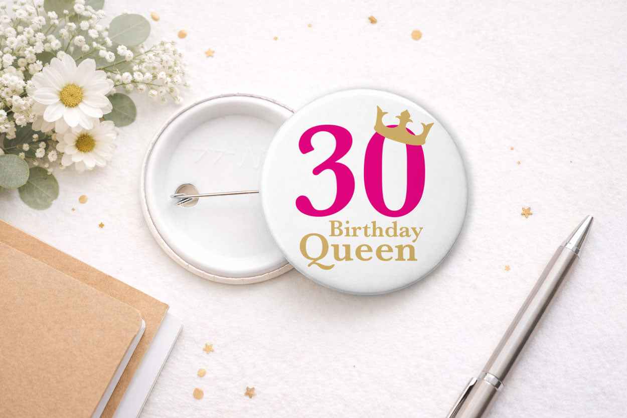 44 mm Button - „Birthday Queen [Zahl]“ | Personalisierbarer Geburtstagsbutton