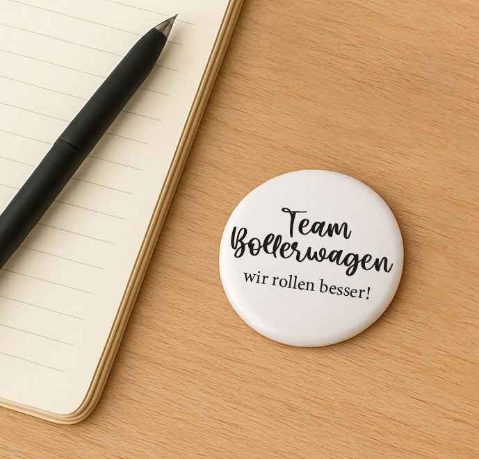 44 mm Button - „Team Bollerwagen – wir rollen besser!“ Ansteckbutton
