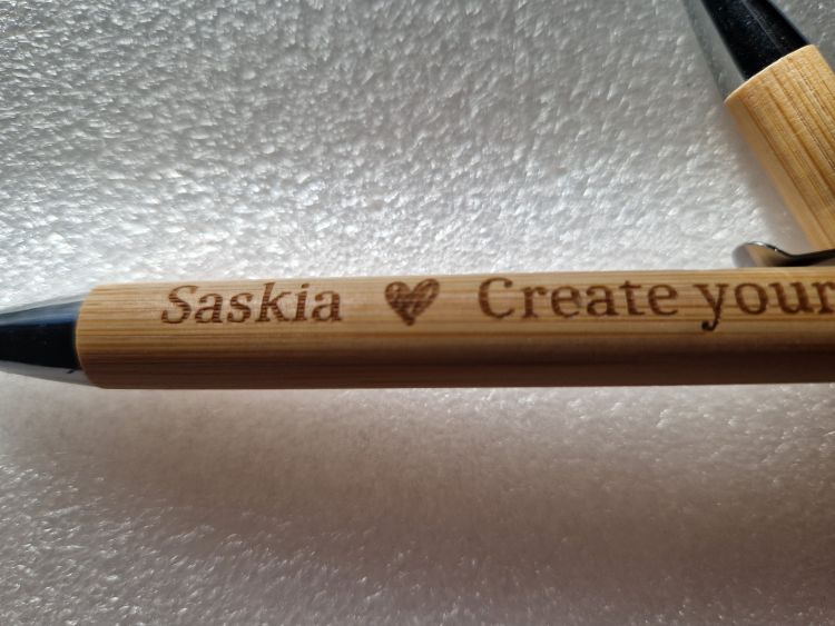 Personalisiert – Bambus-Kugelschreiber mit Gravur | Individuelles Geschenk mit Personalisierung