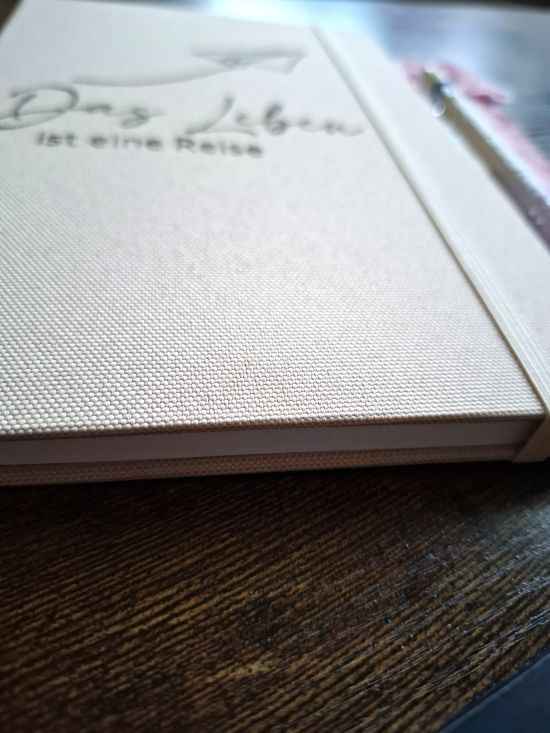 A5 Notizbuch „Das Leben ist eine Reise“ graviert - RPET Cover inkl. Kugelschreiber mit Gravur