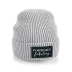 Statement Patch Beanie Hellgrau - „flawed but fabulous“
