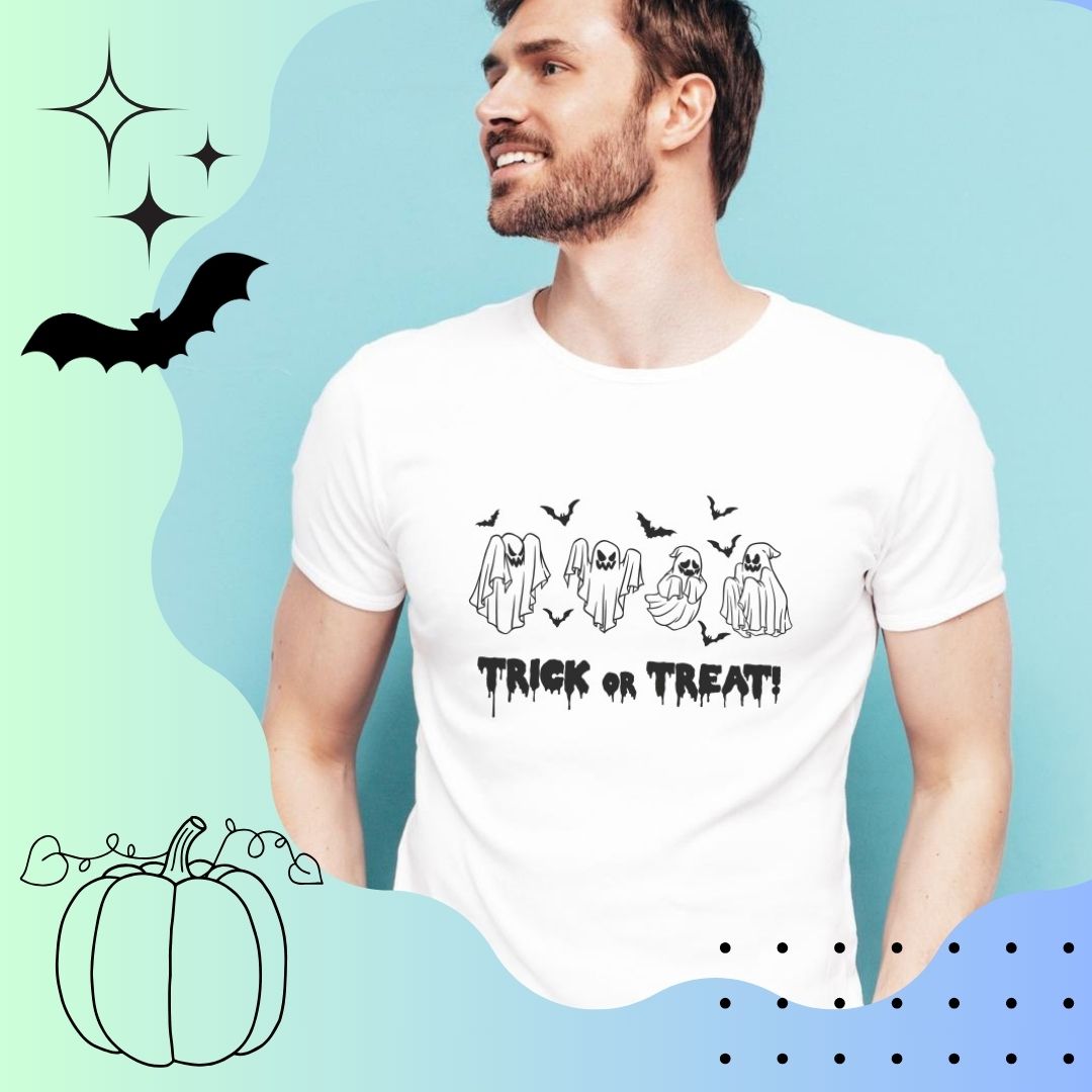 Ein Mann trägt ein T-Shirt bedruckt mit dem Bügelmotiv - TRICK OR TREAT in schwarz. Es sind 4 Geister und 7 Fledermäuse zu sehen.