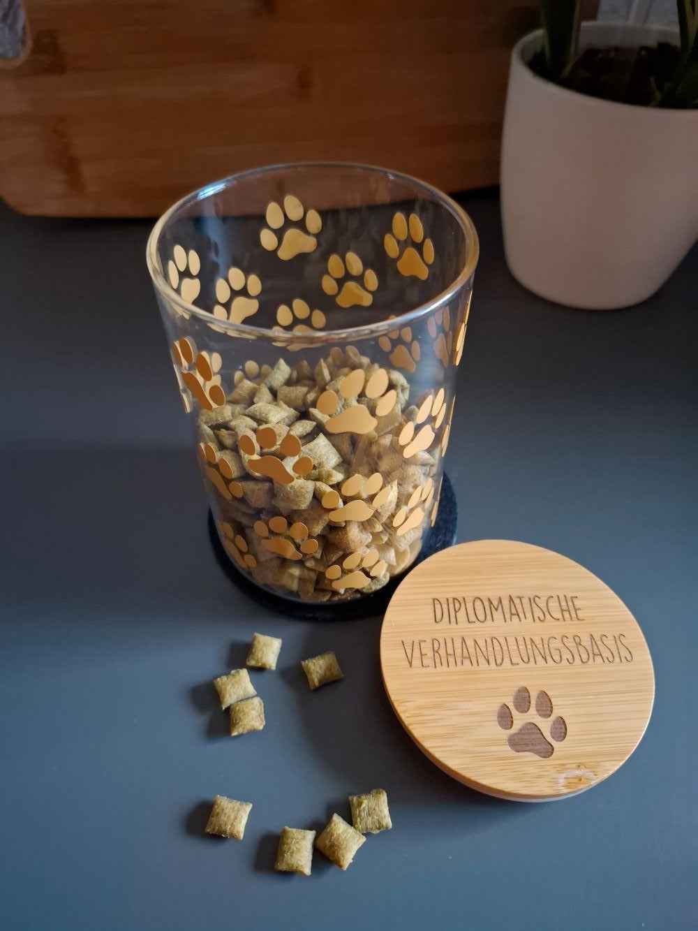Glasbehälter mit Bambusdeckel - stilvolle Leckerli-Dose für Hunde & Katzen
