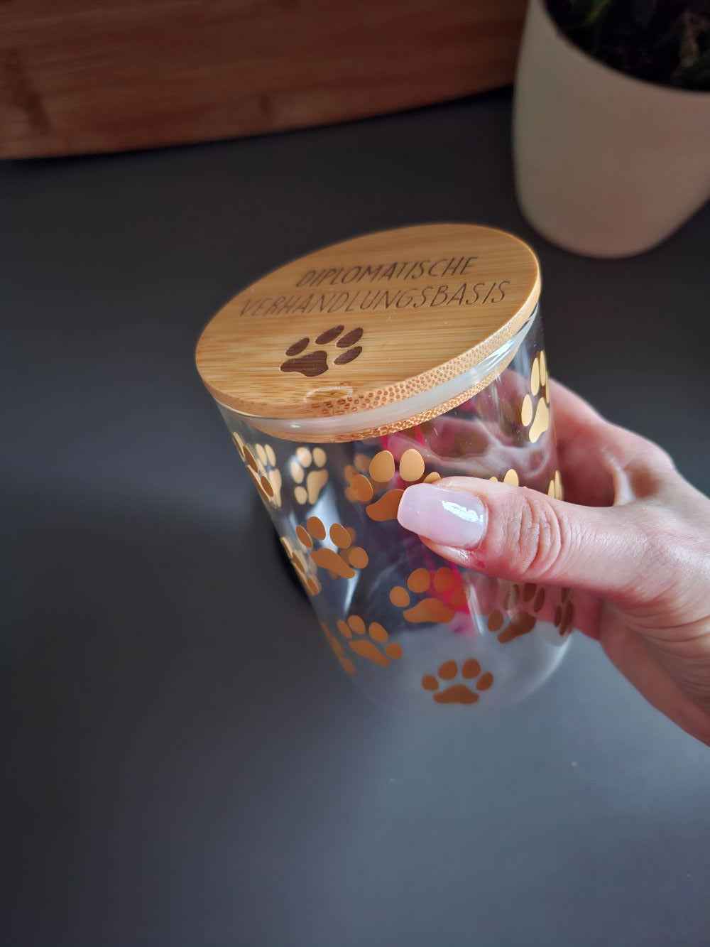 Glasbehälter mit Bambusdeckel - stilvolle Leckerli-Dose für Hunde & Katzen