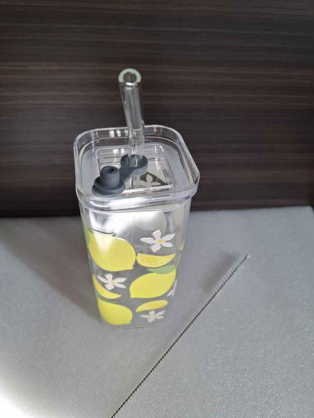 Zitronen-Glasbecher mit Deckel & Strohhalm – auslaufsicher, stylisch & langlebig