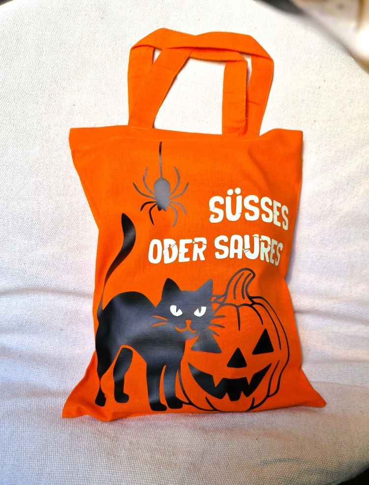 Halloween Mini Bag Orange – „Süßes oder Saures“ Baumwolltasche mit Leuchtfolie & schwarzem Druck – 100% Baumwolle, 140 g/m²