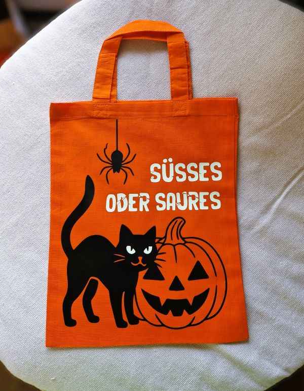 Halloween Mini Bag Orange – „Süßes oder Saures“ Baumwolltasche mit Leuchtfolie & schwarzem Druck – 100% Baumwolle, 140 g/m²