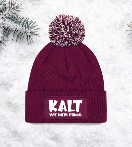 Stylische, bedruckte Weihnachtsmütze für kalte Tage, bringt festliche Freude und Wärme in den Winter.