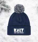 Bunte Weihnachtsmütze für kalte Tage, sorgt für gute Laune und Wärme während der Feiertage.