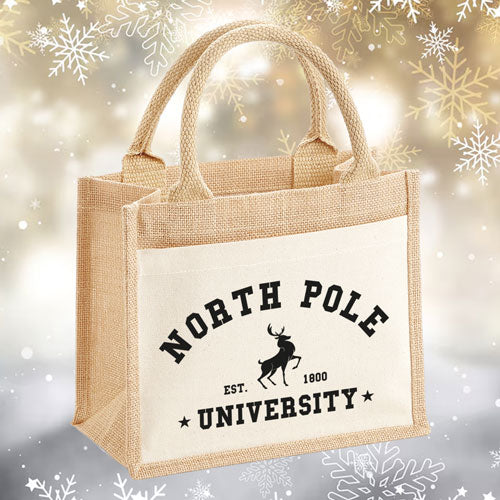 Kleine Jutetasche mit Weihnachtsgeschenken von der Nordpol-Universität, perfekt für die festliche Saison.