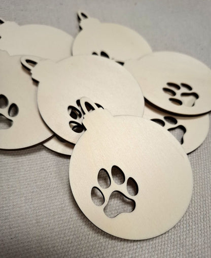 Weihnachtskugel aus Holz mit Pfotenabdruck – Laser­geschnittenes Sperrholz-Ornament zum Bemalen (7,5 x 9,5 cm)