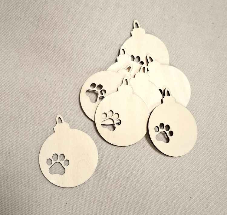 Weihnachtskugel aus Holz mit Katzenpfoten-Abdruck – Lasergeschnittenes Sperrholz-Ornament zum Bemalen (7,5 x 9,5 cm)