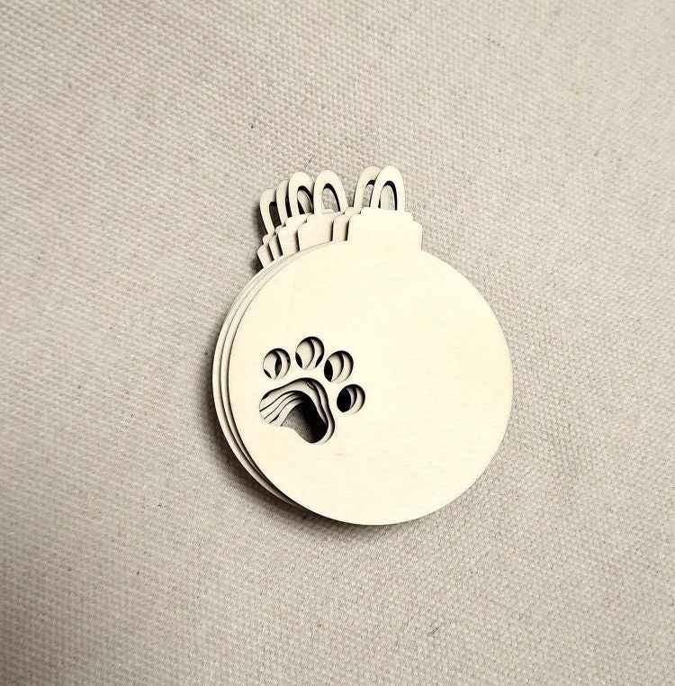 Weihnachtskugel aus Holz mit Katzenpfoten-Abdruck – Lasergeschnittenes Sperrholz-Ornament zum Bemalen (7,5 x 9,5 cm)