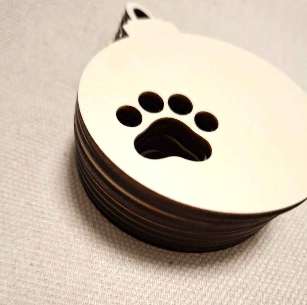 Weihnachtskugel aus Holz mit Katzenpfoten-Abdruck – Lasergeschnittenes Sperrholz-Ornament zum Bemalen (7,5 x 9,5 cm)