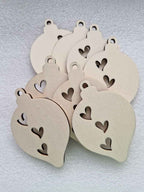 Holzanhänger Kugel mit Herz 6x9 cm – Lasergeschnittenes Sperrholz für Basteln & Deko