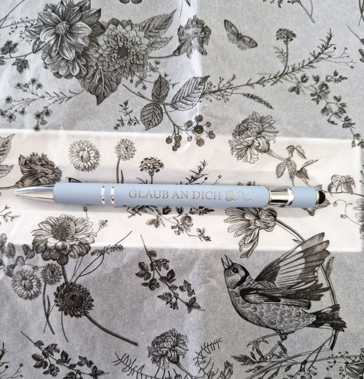 Edler Kugelschreiber „Glaub an dich“ auf Notizbuch – stilvoller Begleiter im Alltag und Büro