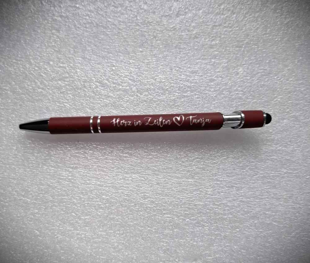 Eleganter Metall-Kugelschreiber mit Lasergravur „Herz in Zeilen“ + Name | Bordeauxrot | Touchscreen-Spitze | Persönliches Geschenk für Büro, Schule & Liebe