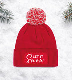 Gemütliche rot Beanie mit dem Text "Let It Snow" – ein Must-Have für die kalte Jahreszeit.