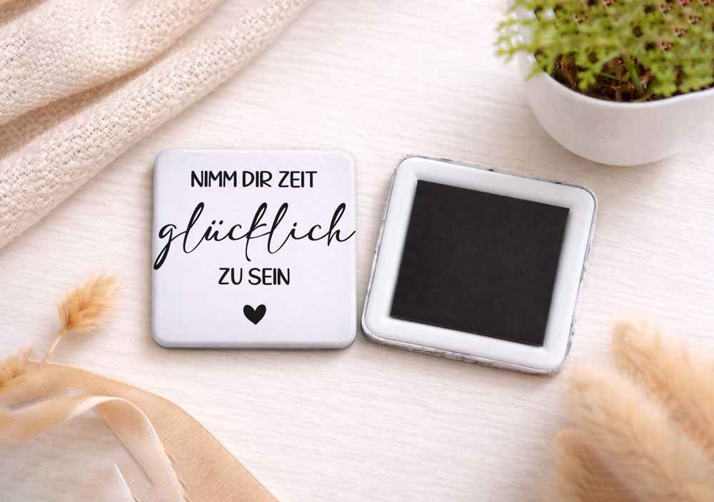 Magnetbutton „Nimm dir Zeit glücklich zu sein“ - Kühlschrank Magnet 5x5 cm, quadratisch
