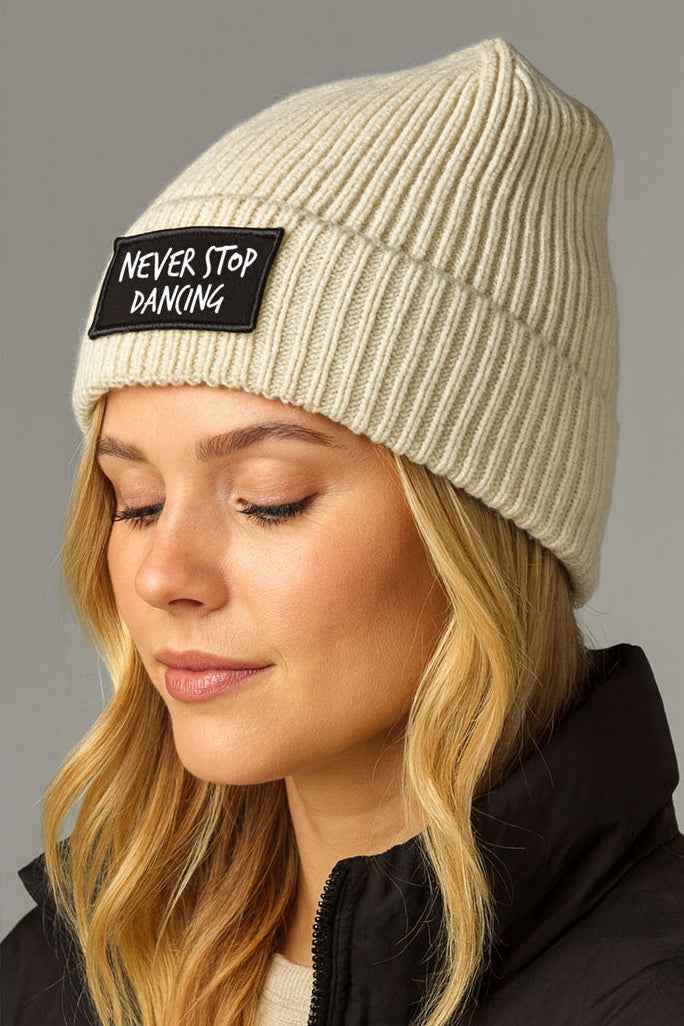 Fashion Patch Beanie in Beige – NEVER STOP DANCING | Recycelt & Komfort-Design